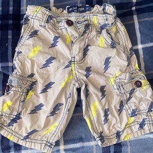 Boys mini Boden cargo shorts sz 3 lightning bolt